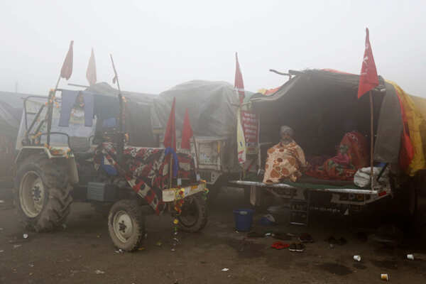 Farmers intensify protest at Ghazipur border