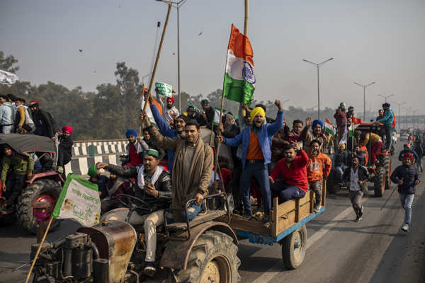 Police use barbed wire, spikes, trenches at farmers' protest sites