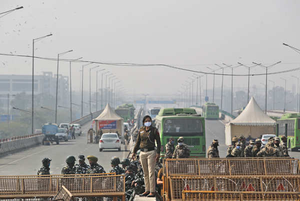 Police use barbed wire, spikes, trenches at farmers' protest sites