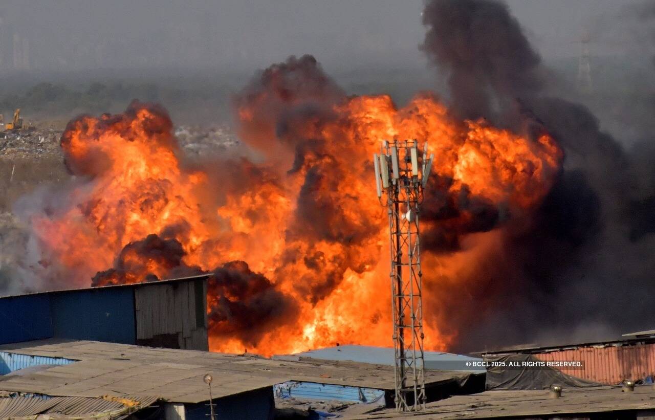 Fire in Mumbai: Major fire at scrap godown in Mumbai's Mankhurd, none  injured | Mumbai News - Times of India