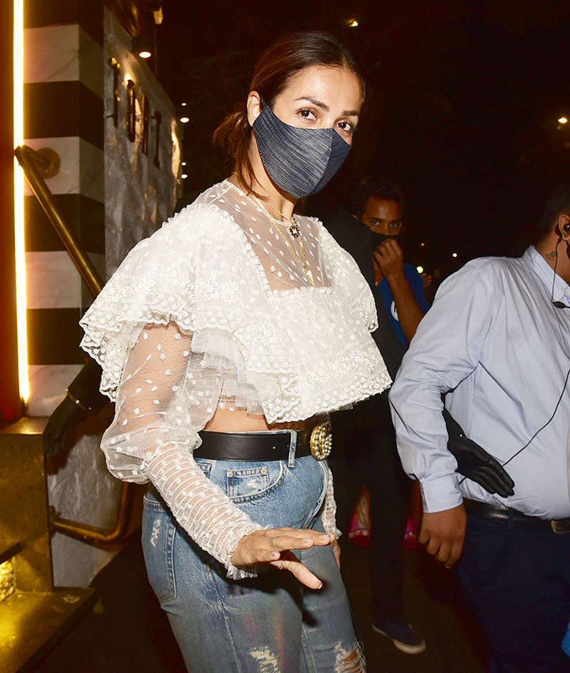 New stylish pictures of Malaika Arora from her dinner outing