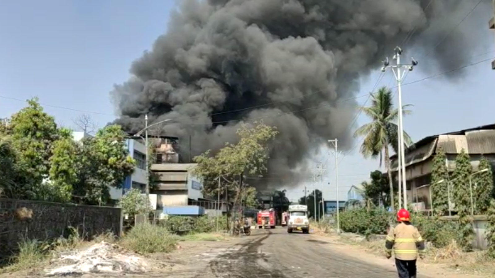 Navi Mumbai: Major fire breaks out at a chemical factory in Taloja MIDC