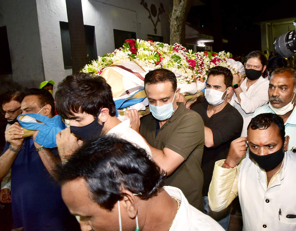 From Shah Rukh Khan, Alia Bhatt to Ranbir Kapoor, celebrities & family bid final goodbye to Rajiv Kapoor