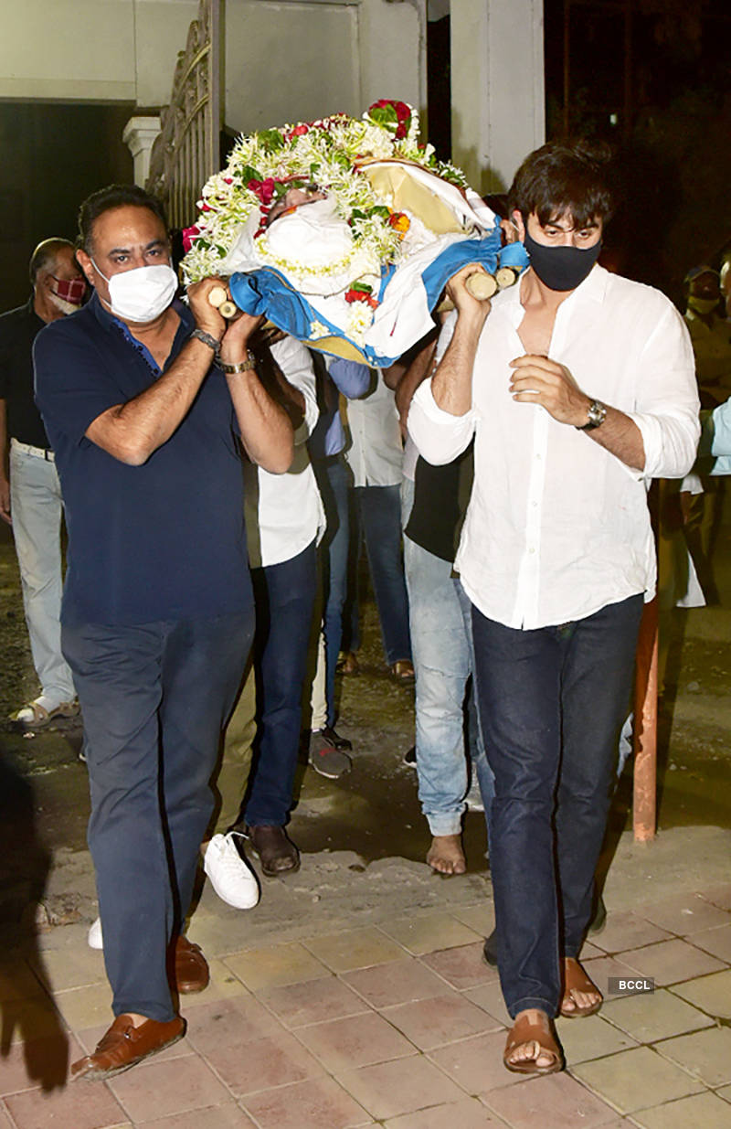 From Shah Rukh Khan, Alia Bhatt to Ranbir Kapoor, celebrities & family bid final goodbye to Rajiv Kapoor