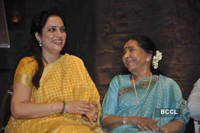 Rashmi Thackeray, Asha Bhosle