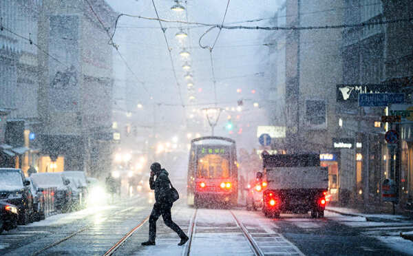 Harsh weather disrupts normal life in Europe