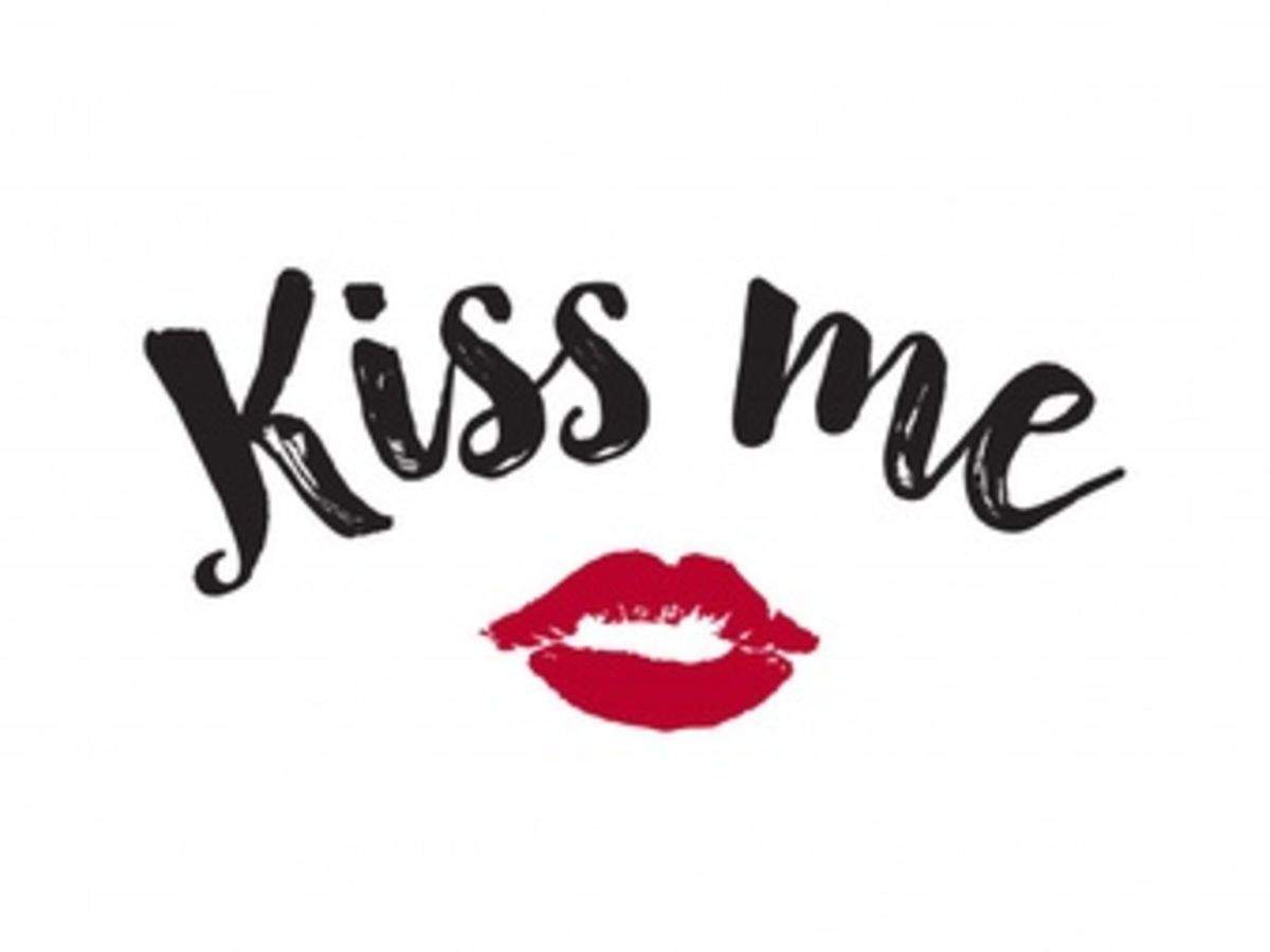 kiss-me-lettering-with-lips-stamp_1262-8747 (1)