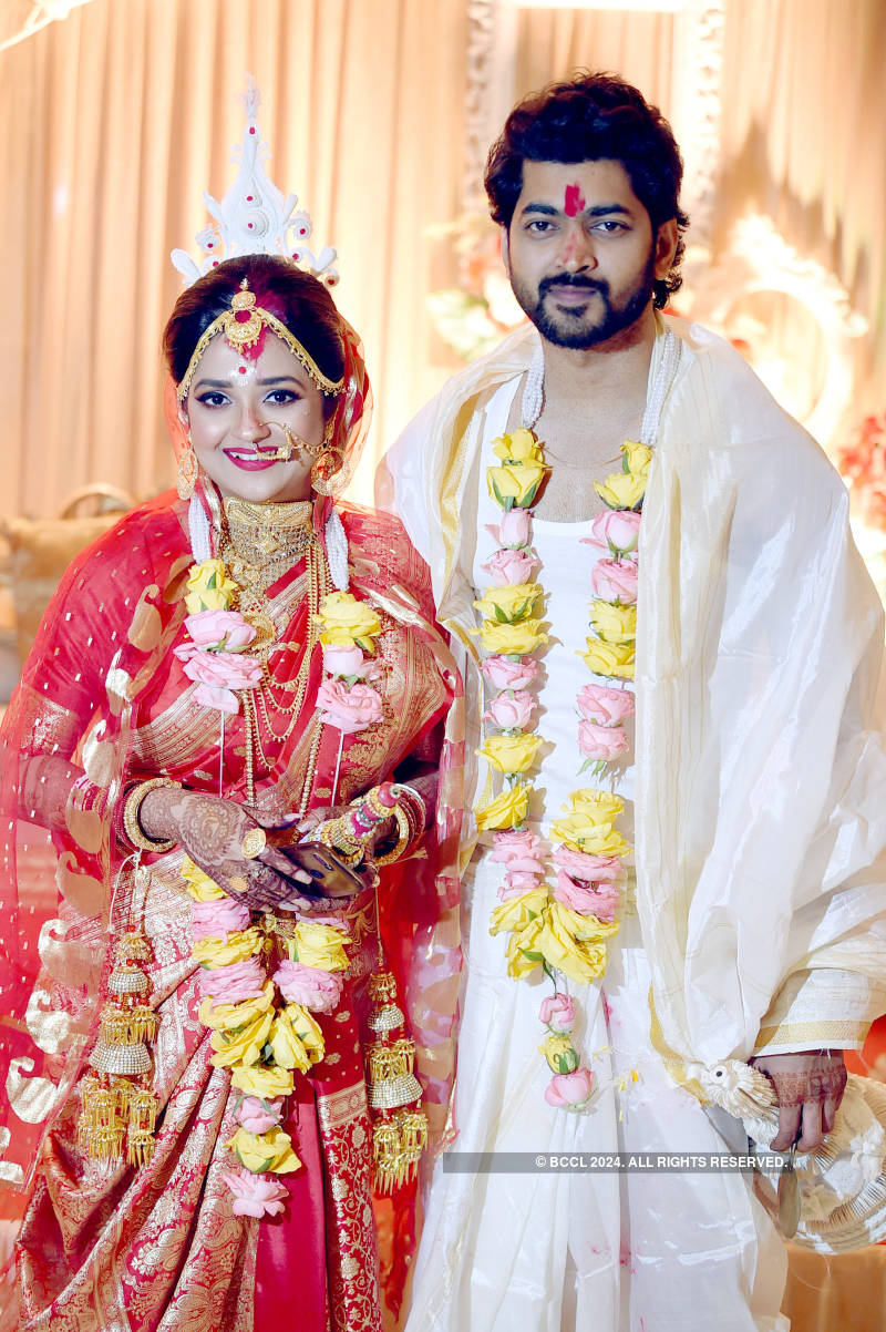 Inside pics from Mimi Dutta and Om Sahani's wedding ceremony