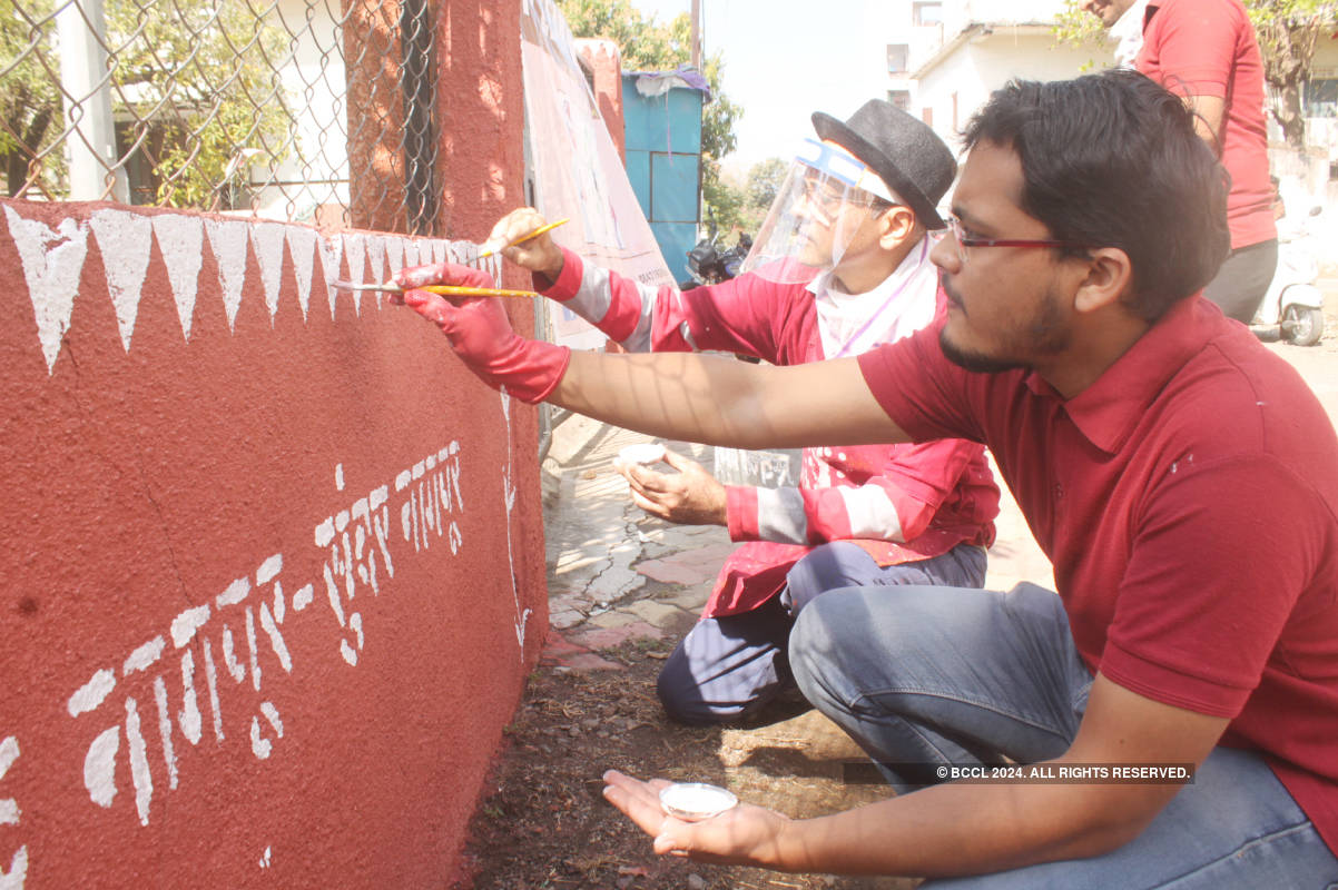 City’s cleanliness warriors add beauty to Katol Road’s garden with Warli