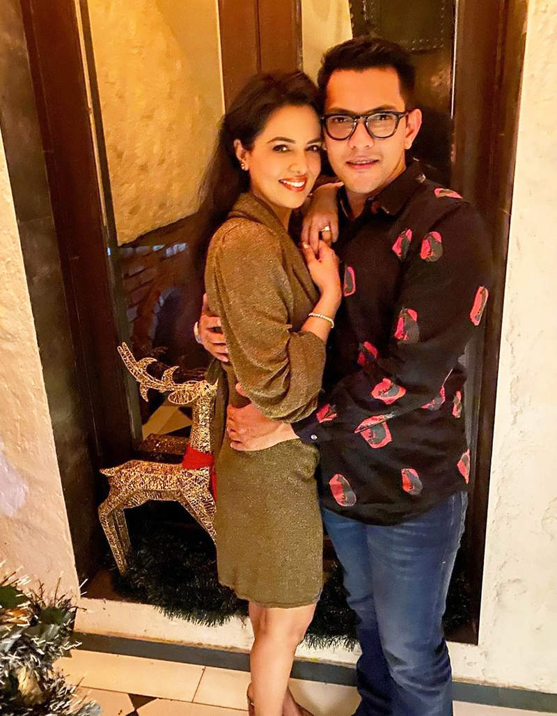 Aditya Narayan & wife Shweta wish each other on 'Kiss Day' with this lovely picture