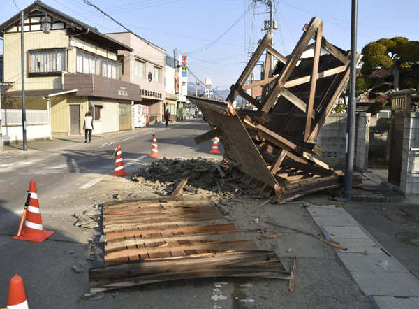 Strong 7.3-quake rattles east Japan