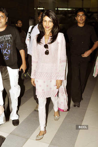 Priyanka returns from Ajmer Sharif