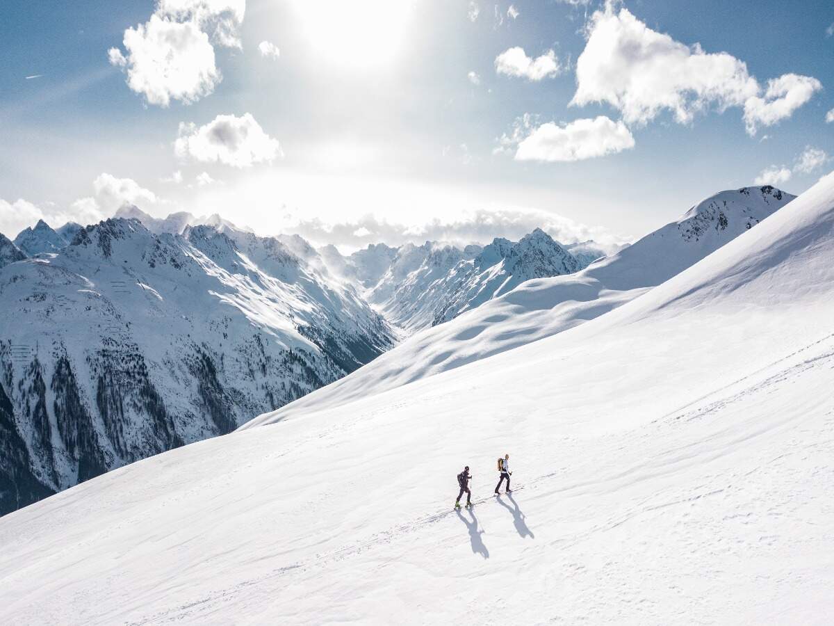 Italy bans ski season due to new coronavirus variant