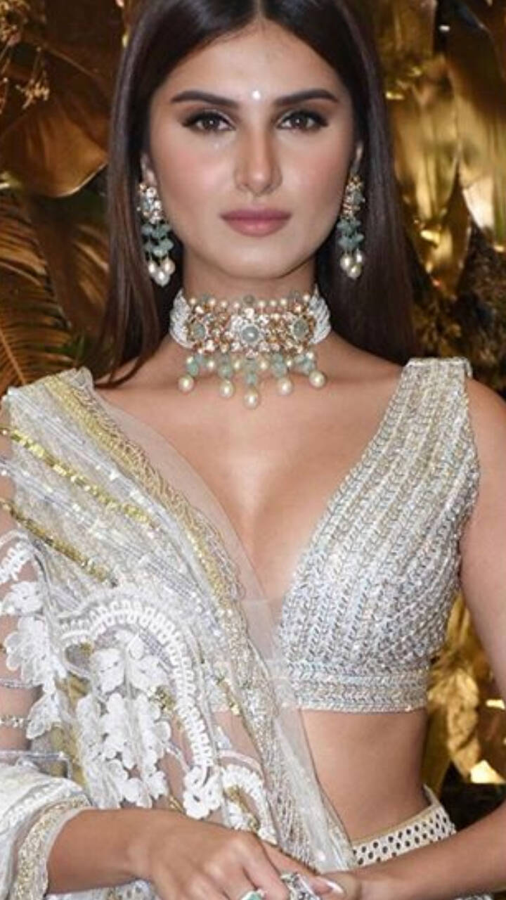 tara sutaria in hot look