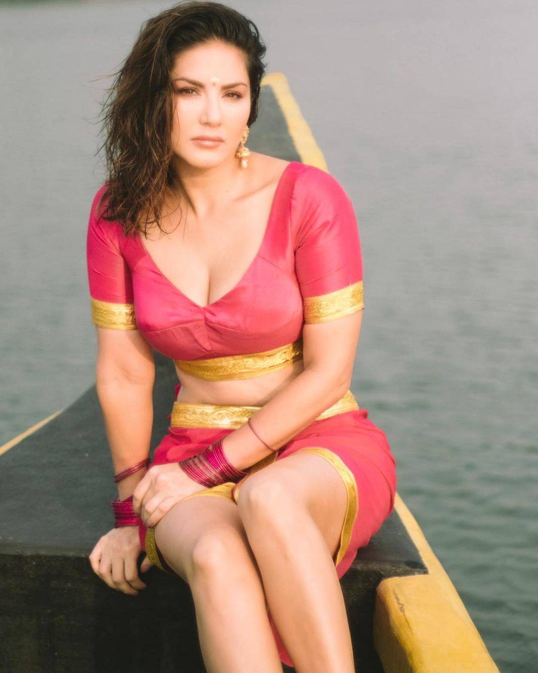 Sunny Leone mesmerising in THESE pictures from her latest photoshoot in  Kerala | Hindi Movie News - Times of India