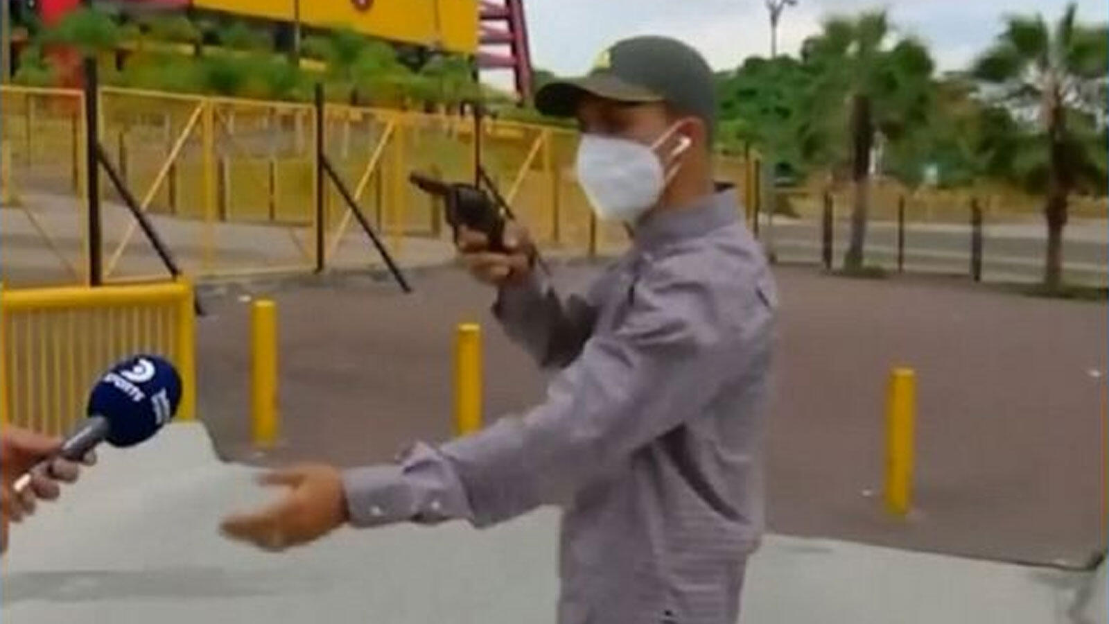 On cam TV reporter, camera crew robbed at gunpoint