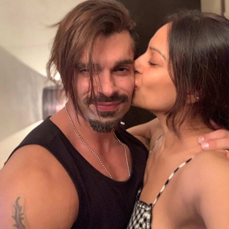 Bipasha Basu and Karan Singh Grover's Maldives vacation pictures will make you crave for a break!