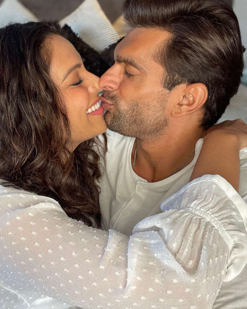 Bipasha Basu and Karan Singh Grover's Maldives vacation pictures will make you crave for a break!