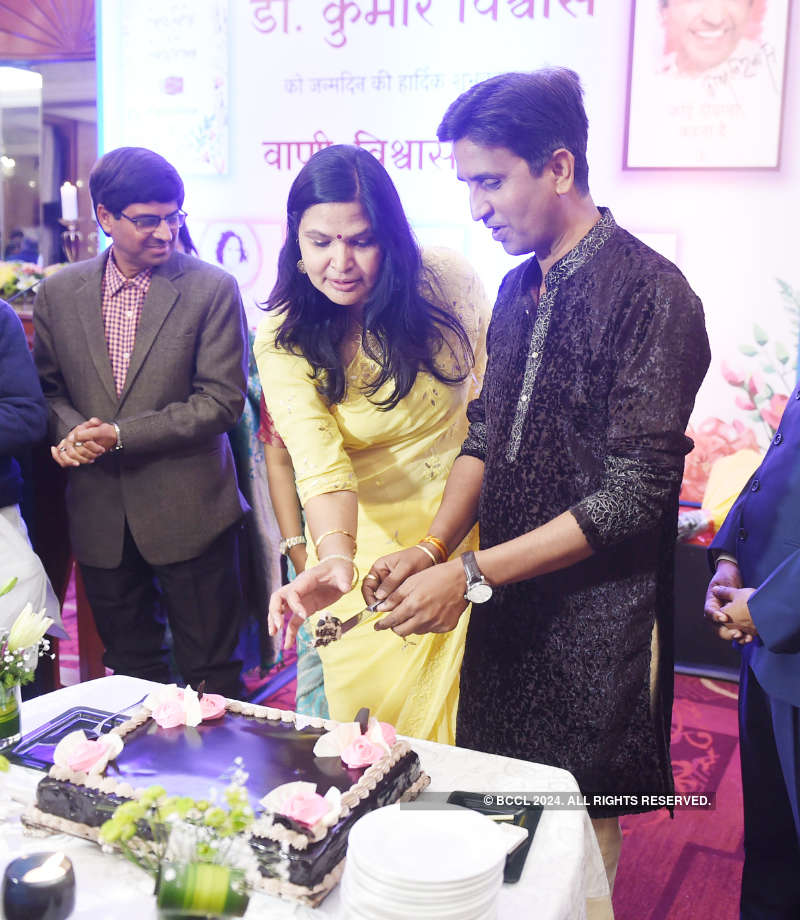 Discussions on literature, poetry and culture at Kumar Vishwas' birthday party