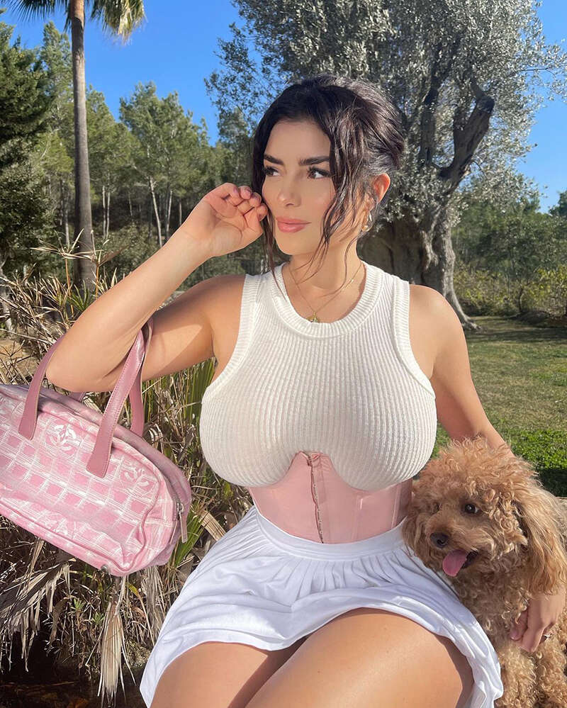 Instagram sensation shakes up the internet Instagram sensation shakes up the internet