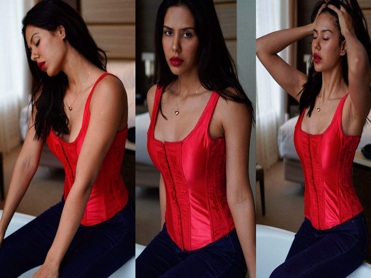 ​Sonam Bajwa's pictures in THIS red hot corset will beat away your Monday blues