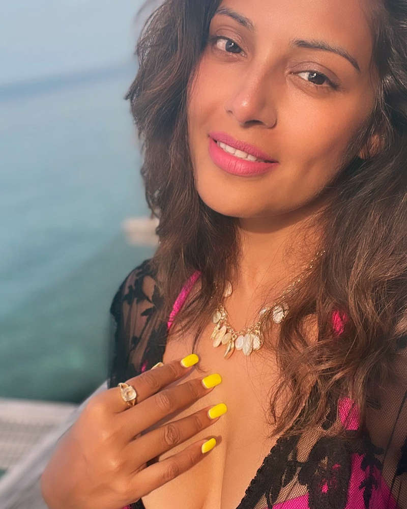 Bipasha Basu and Karan Singh Grover's Maldives vacation pictures will make you crave for a break!