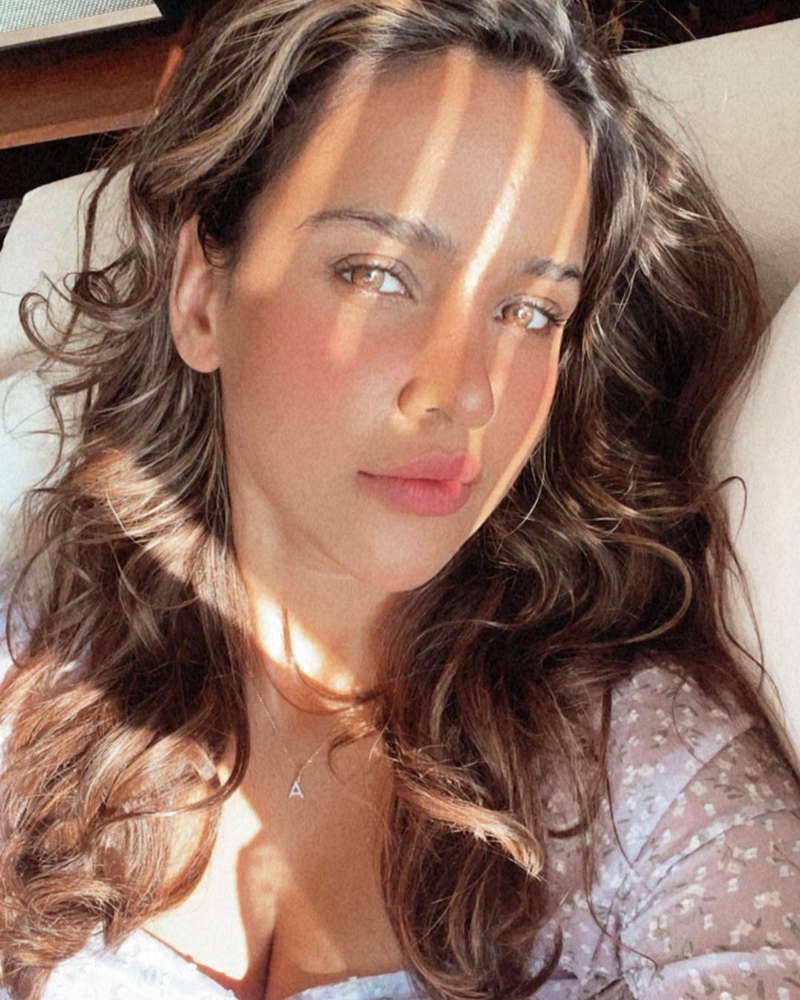 Aisha Sharma sets temperatures soaring with her new breathtaking pictures