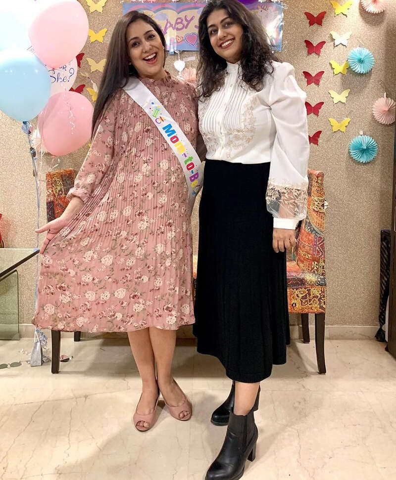 Lovely pictures from singer Harshdeep Kaur's baby shower ceremony