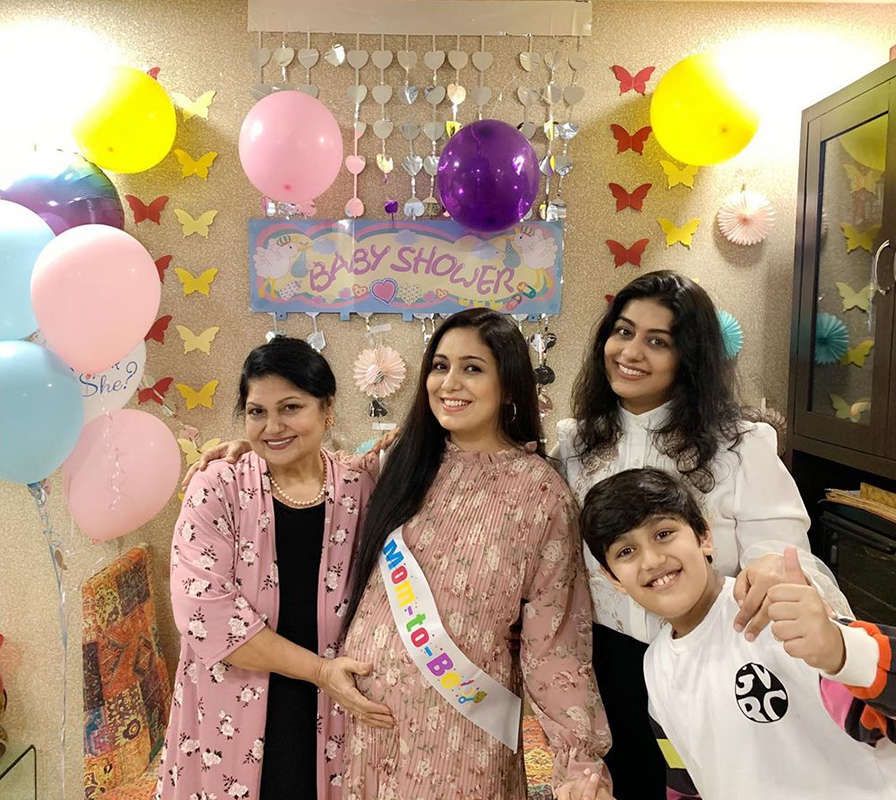 Lovely pictures from singer Harshdeep Kaur's baby shower ceremony