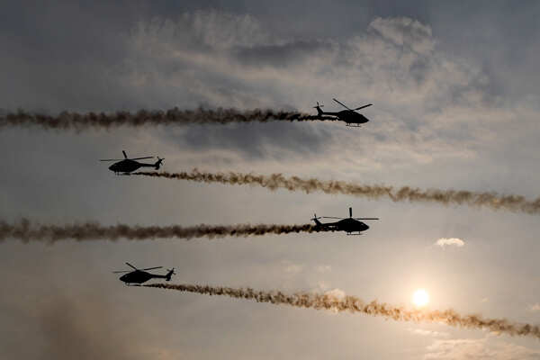 IAF pilots perform death-defying stunts at Colombo air show