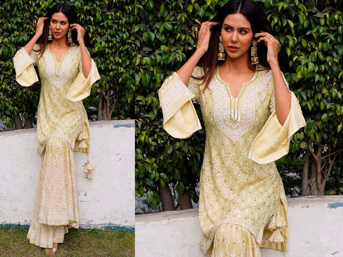 ​Sonam Bajwa looks like a vision to behold in her latest Instagram picture
