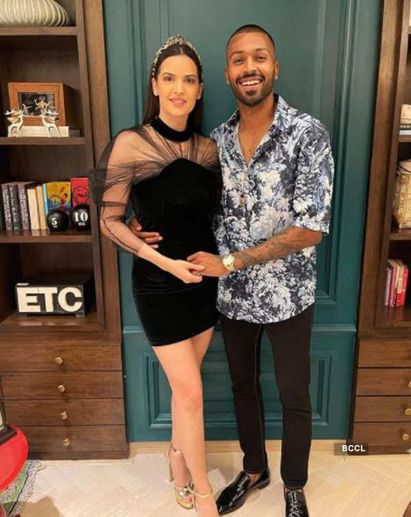 Cricketer Hardik Pandya And His Wife Natasa Stankovic's Lovey-dovey ...