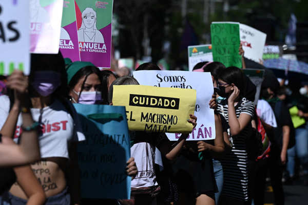 Thousands of El Salvador women march against femicide