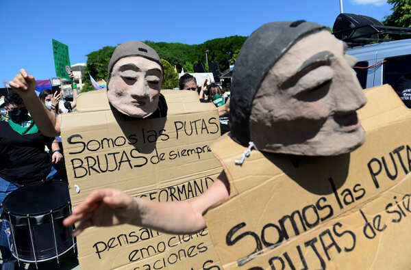 Thousands of El Salvador women march against femicide