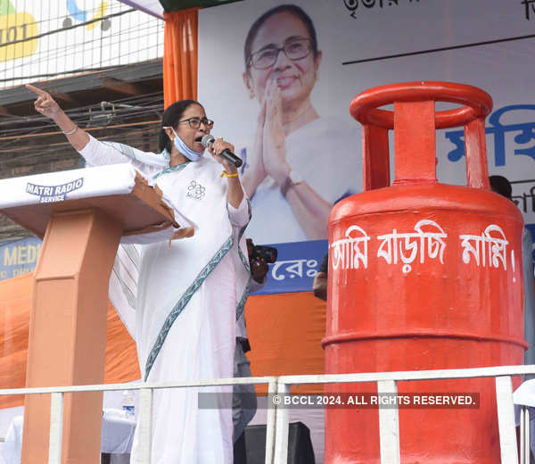 Mamata Banerjee organises 'padayatra' in Siliguri