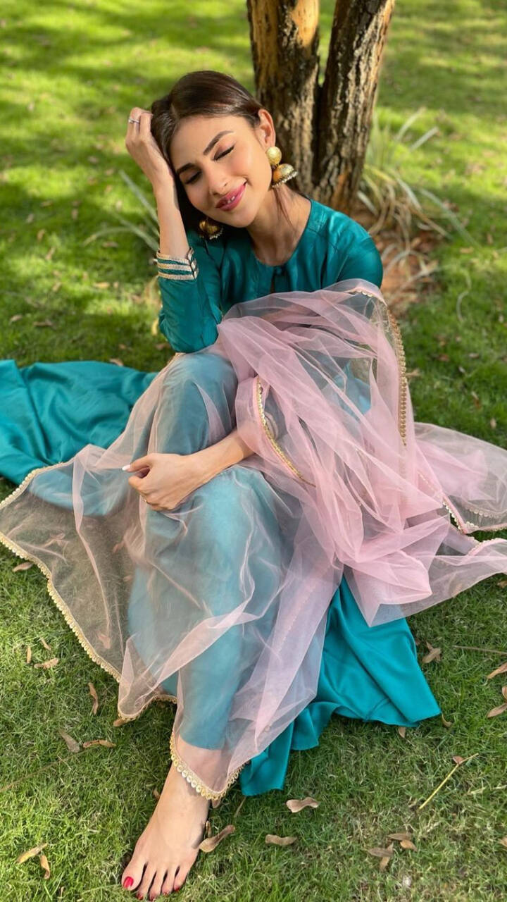 Mouni roy in salwar suit Clearance