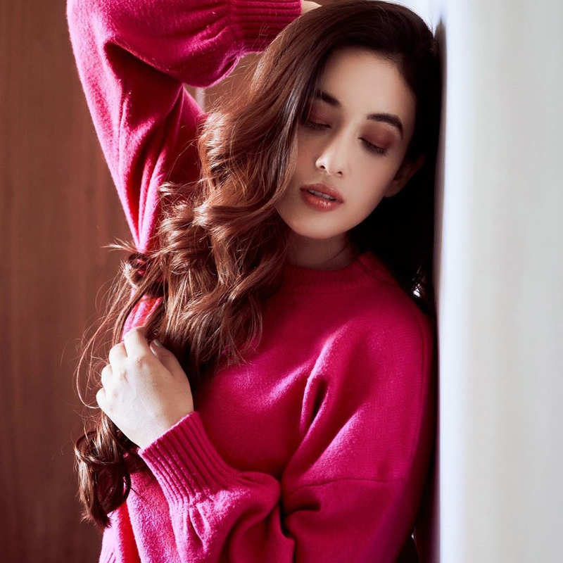 Glamorous pictures of Nepali beauty Aditi Budhathoki are too good to miss!