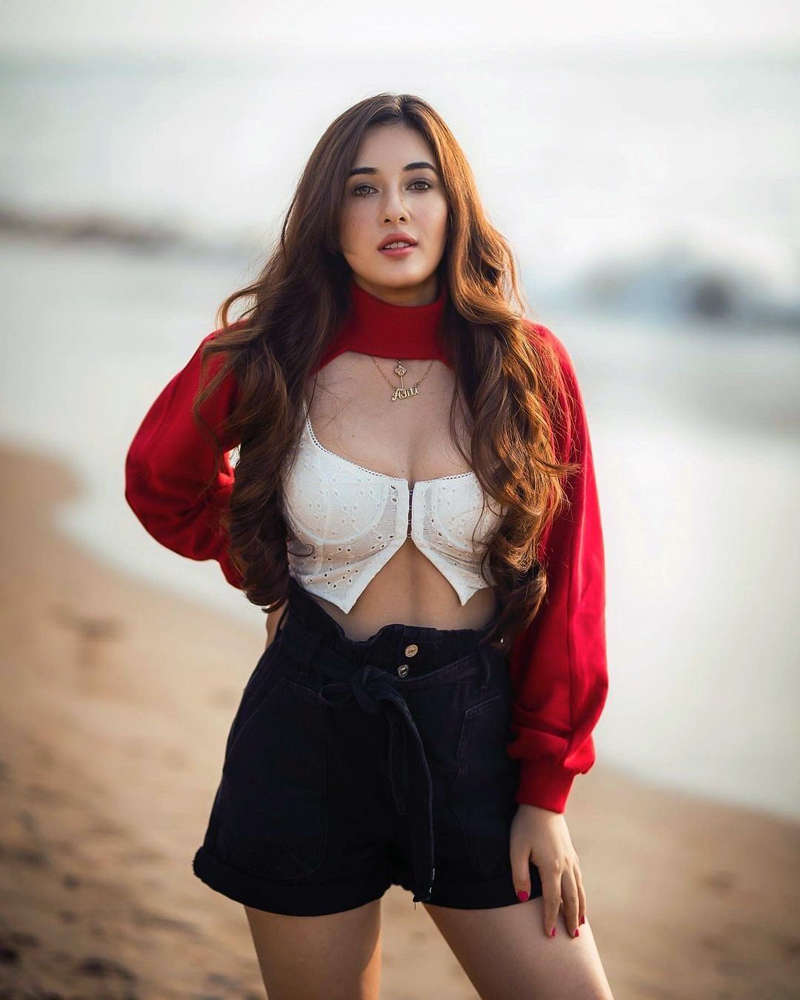 Glamorous pictures of Nepali beauty Aditi Budhathoki are too good to miss!