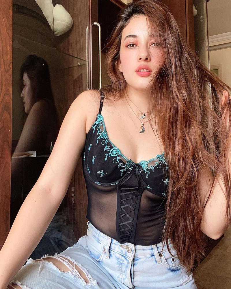 Glamorous pictures of Nepali beauty Aditi Budhathoki are too good to miss!