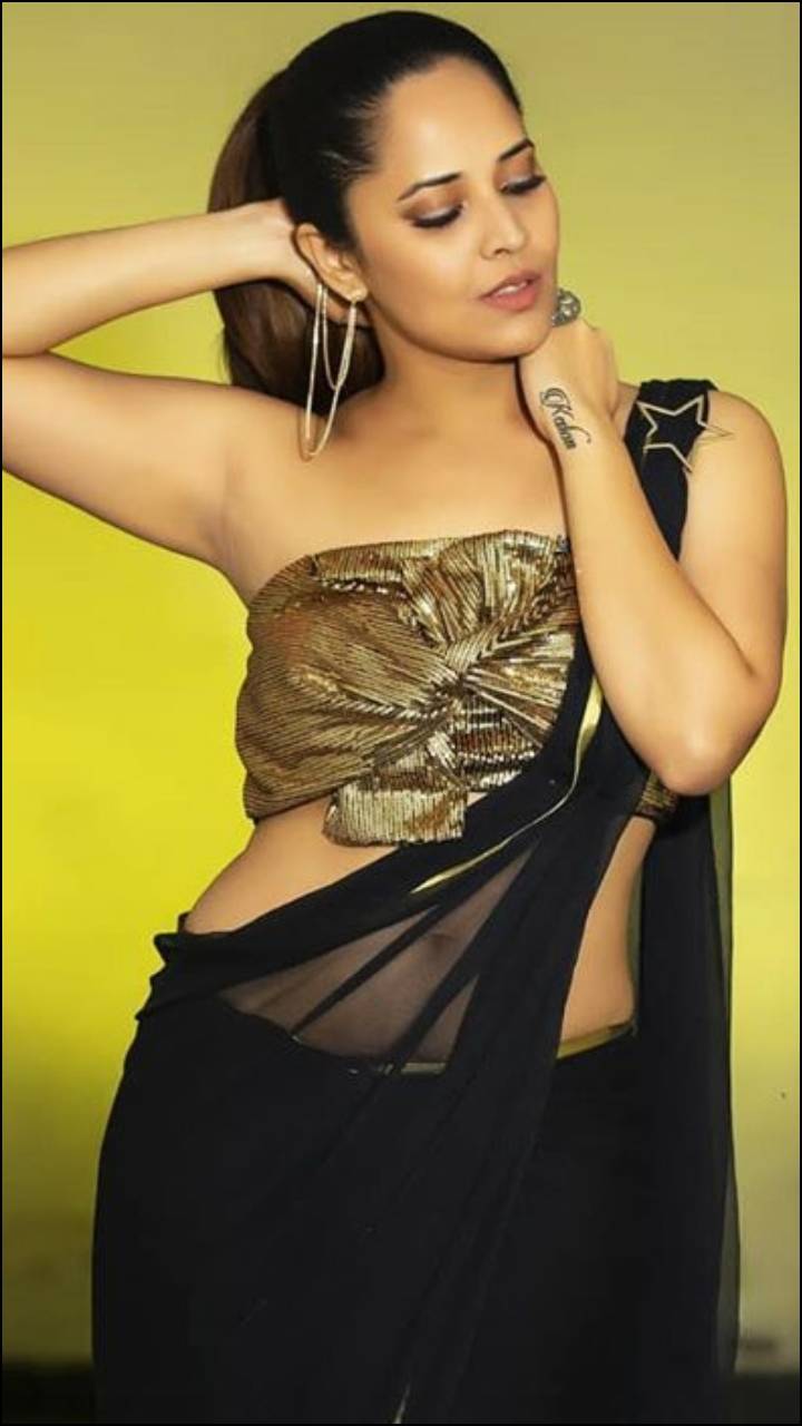 Anasuya Bharadwaj ups the glam in sarees | Times of India