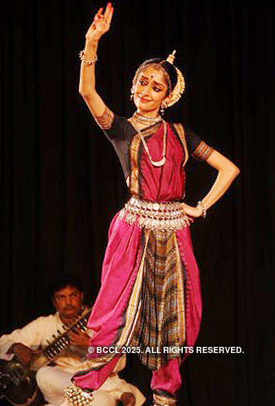 Arushi Mudgal performs @ 'Dance Day Celebration'