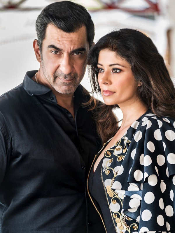 Romantic pictures of Pooja Batra and Nawab Shah go viral on social media