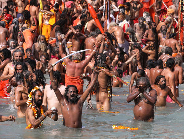 Stunning Pictures From First Shahi Snan Of Haridwar Kumbh Mela The Etimes Photogallery Page 17 