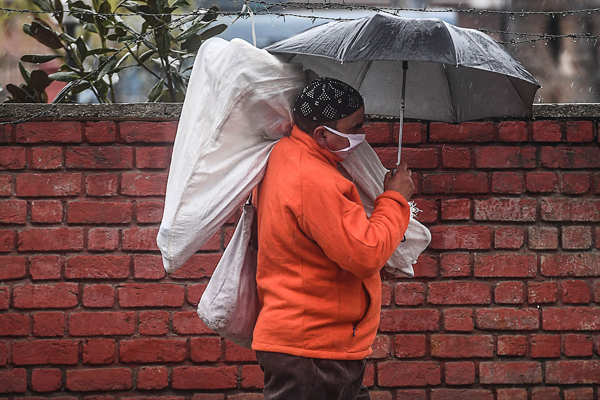 Kashmir receives intermittent rain