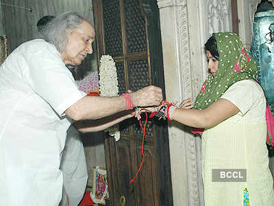 Ekta Kapoor prays for 'Ragini MMS'
