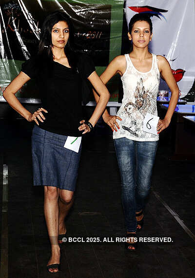 Beauty pageant : 'Miss Khoobsurat 2011'