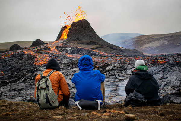 Iceland: Volcano erupts after almost 900 years