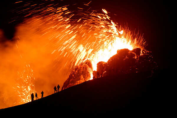 Iceland: Volcano erupts after almost 900 years