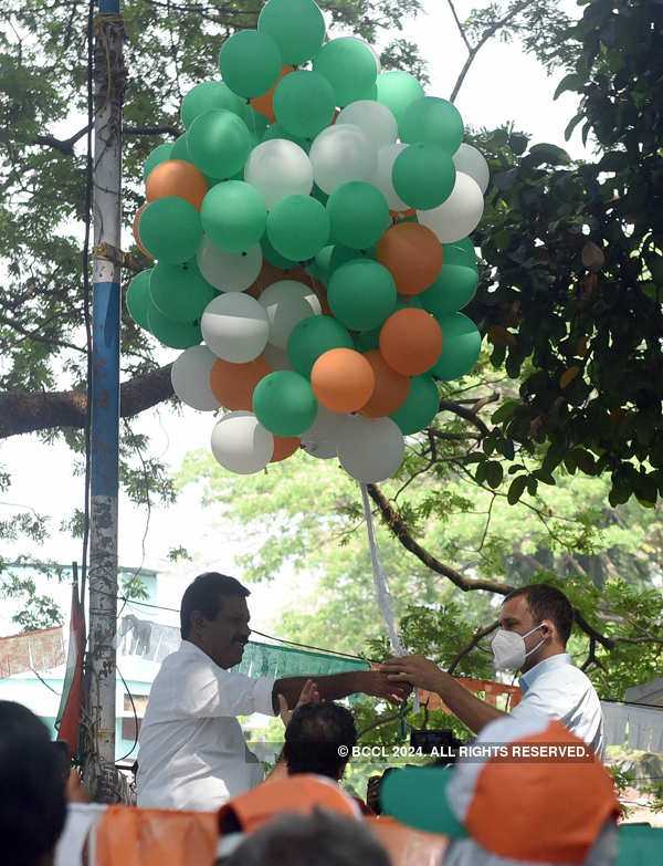 Rahul Gandhi holds roadshow in Kochi