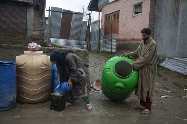 Rains lash plains in Kashmir Valley